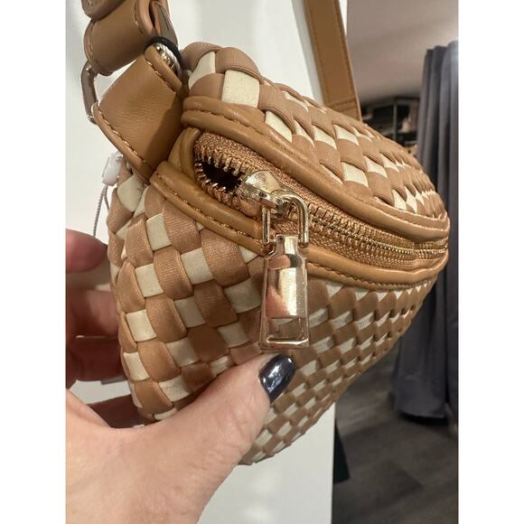 NWT Shiraleah Val Sling Bag Avara Riley Crossbody - Picture 4 of 9